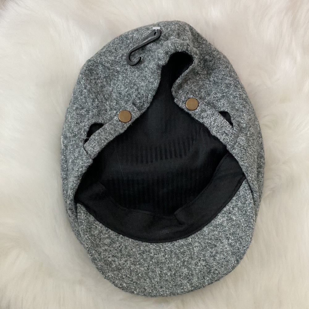 NWOT D&Y grey newspaper boy cap